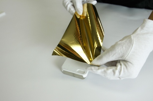 Apply the foil on the case img_01