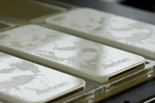 Printing duotone data with primer and white ink
